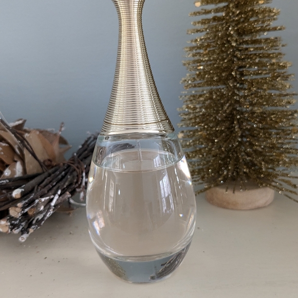 Dior Gold and White Elegant Perfume Bottle 1.7 oz 4/5 Full - Picture 5 of 5